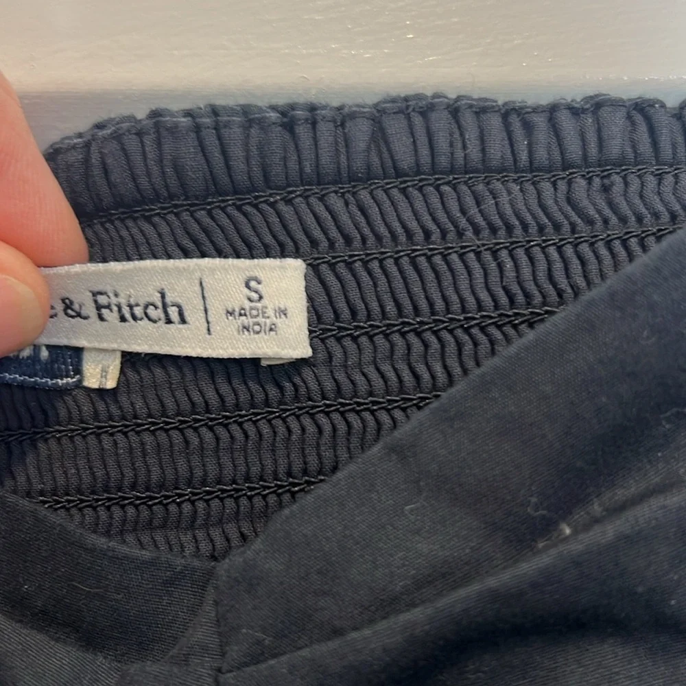 Abercrombie & Fitch black  Puff Sleeve cropped Blouse size small.